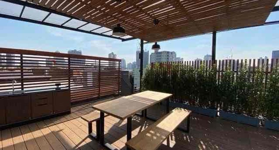 Haus zur Miete mit 4 Zimmer in Watthana, Bangkok