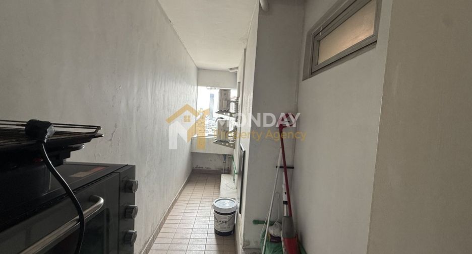 For rent 2 bedrooms condo in Yan Nawa, Bangkok