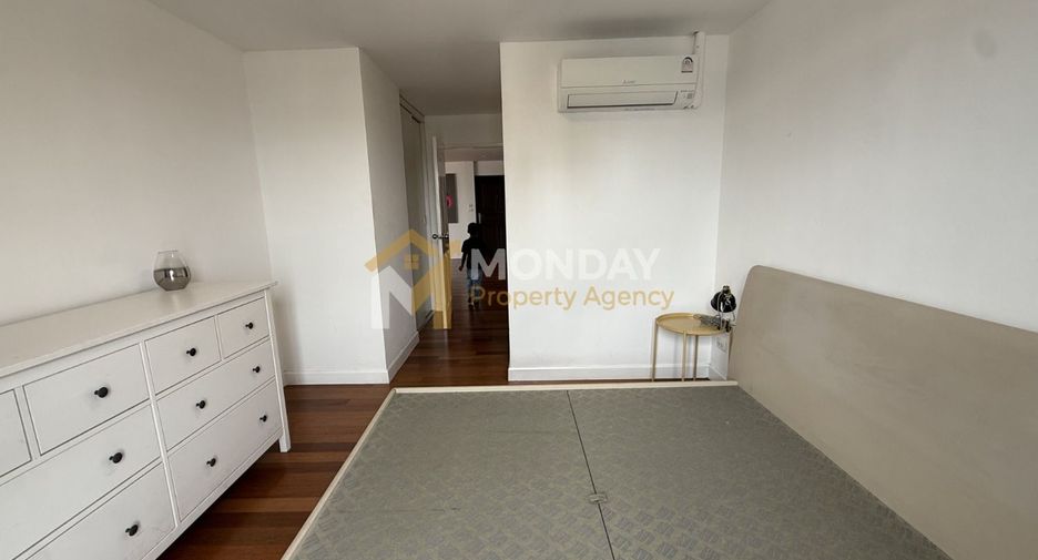 For rent 2 bedrooms condo in Yan Nawa, Bangkok