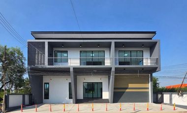 Lagerhaus zum Kauf mit 2 Zimmer in Lam Luk Ka, Pathum Thani