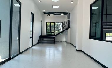 Lagerhaus zum Kauf mit 2 Zimmer in Lam Luk Ka, Pathum Thani