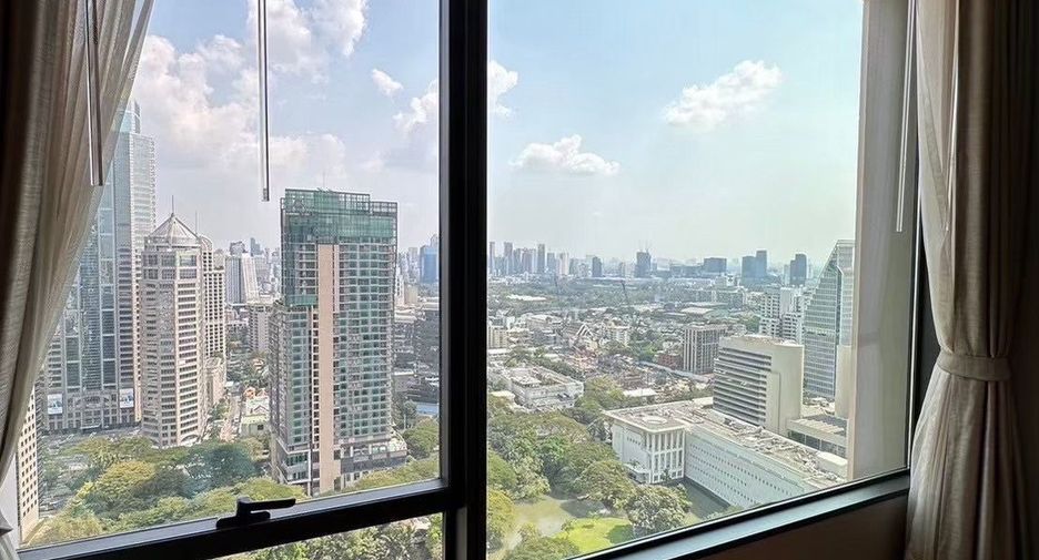 For rent 3 bedrooms condo in Pathum Wan, Bangkok