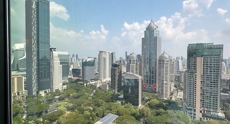 For rent 3 bedrooms condo in Pathum Wan, Bangkok