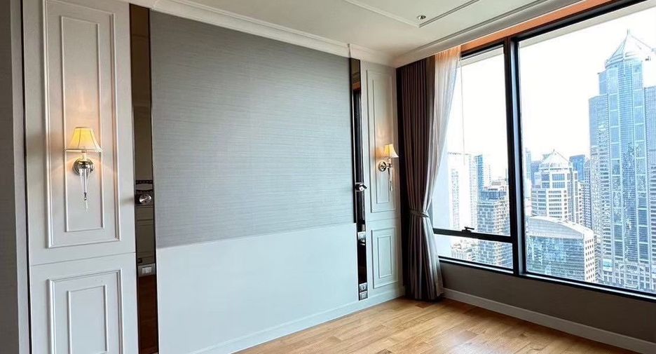 For rent 3 bedrooms condo in Pathum Wan, Bangkok