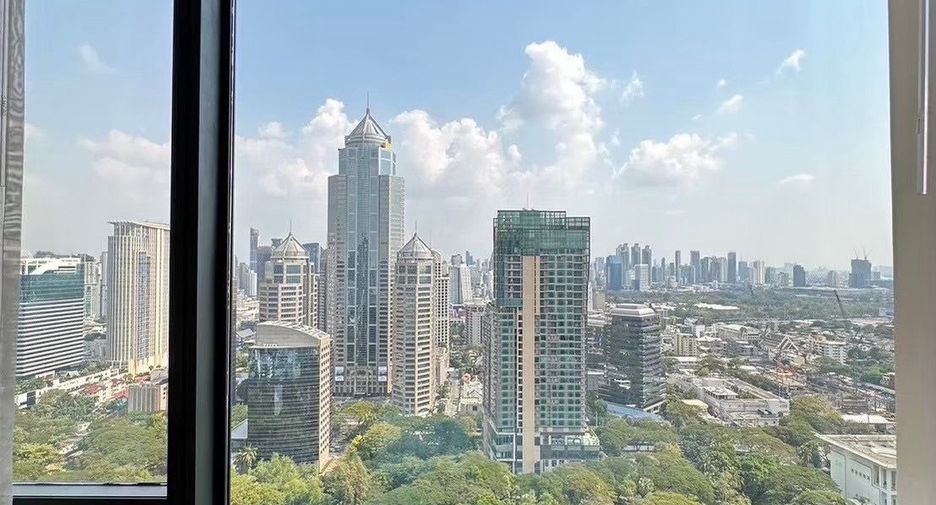 For rent 3 bedrooms condo in Pathum Wan, Bangkok
