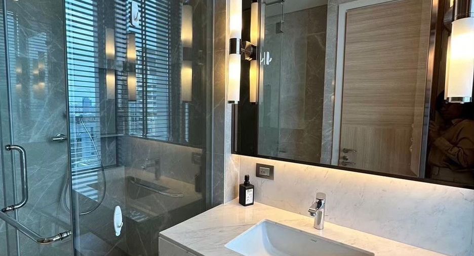For rent 3 bedrooms condo in Pathum Wan, Bangkok