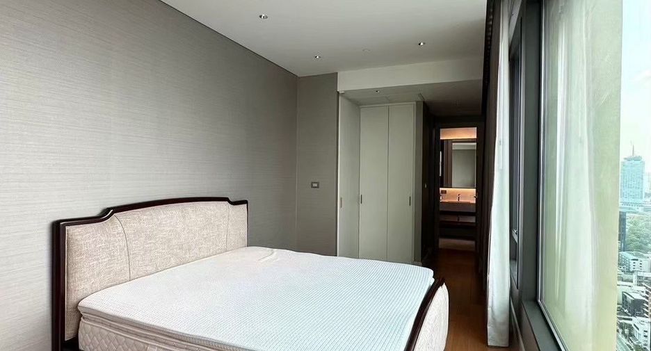 For rent 3 bedrooms condo in Pathum Wan, Bangkok