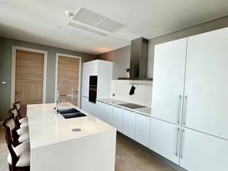 Condo en alquiler de 3 habitaciones en Pathum Wan, Bangkok
