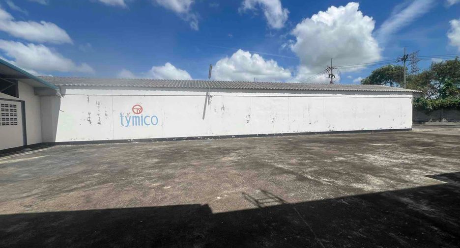 Almacén en venta y en alquiler de 100 habitaciones en Ban Bueng, Chonburi