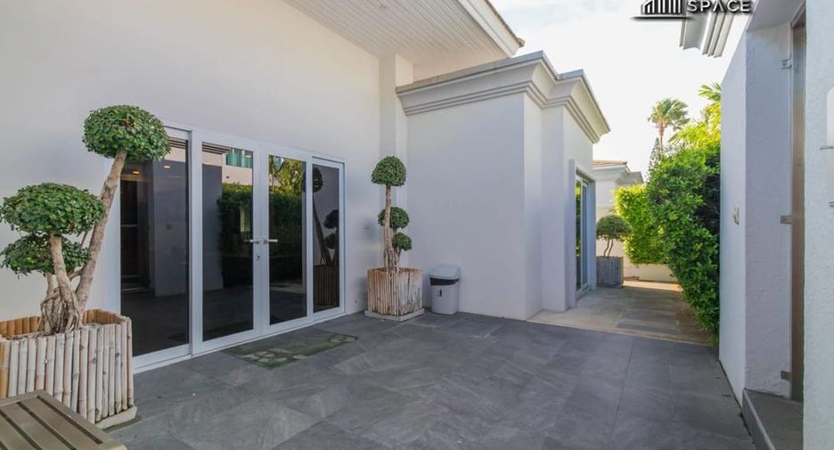 For rent 5 bedrooms villa in Bang Lamung, Chonburi