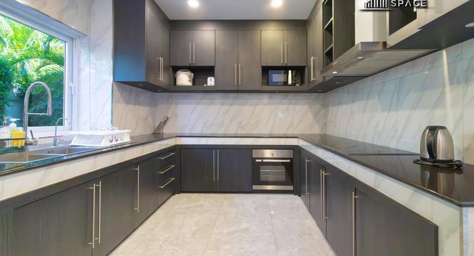 For rent 5 bedrooms villa in Bang Lamung, Chonburi