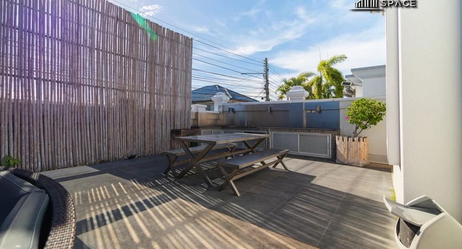 For rent 5 bedrooms villa in Bang Lamung, Chonburi