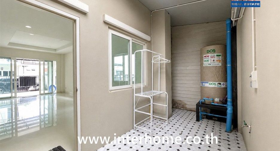 Reihenhaus zum Kauf mit 4 Zimmer in Khlong Sam Wa, Bangkok