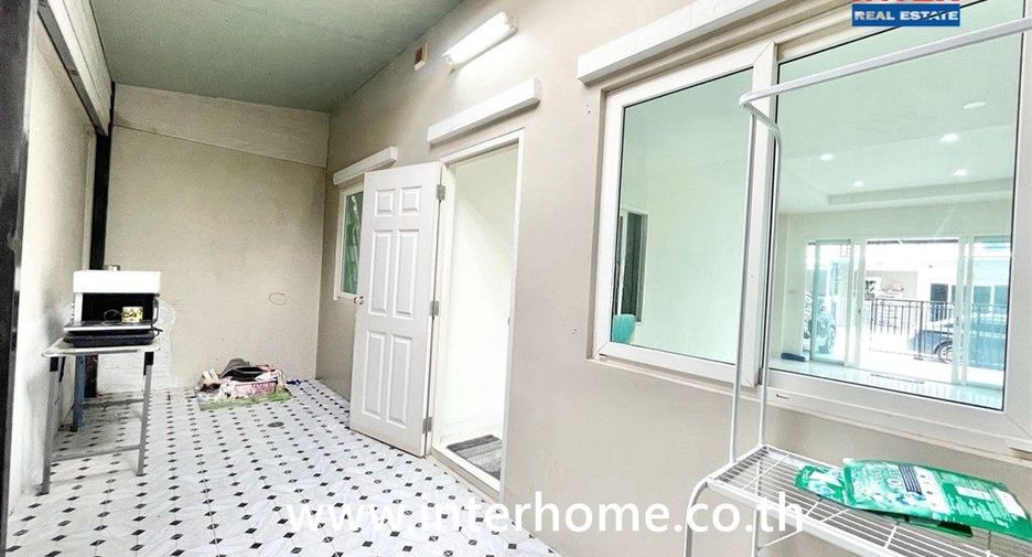 Reihenhaus zum Kauf mit 4 Zimmer in Khlong Sam Wa, Bangkok