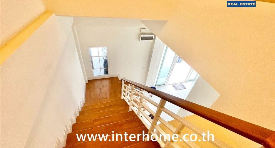 Reihenhaus zum Kauf mit 4 Zimmer in Khlong Sam Wa, Bangkok