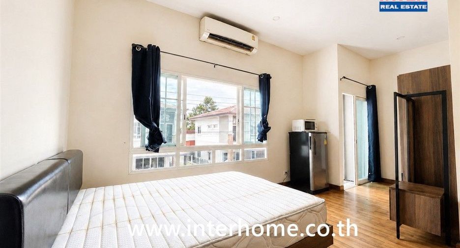 Reihenhaus zum Kauf mit 4 Zimmer in Khlong Sam Wa, Bangkok