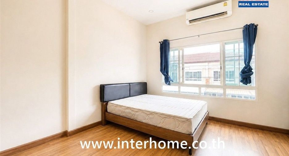 Reihenhaus zum Kauf mit 4 Zimmer in Khlong Sam Wa, Bangkok