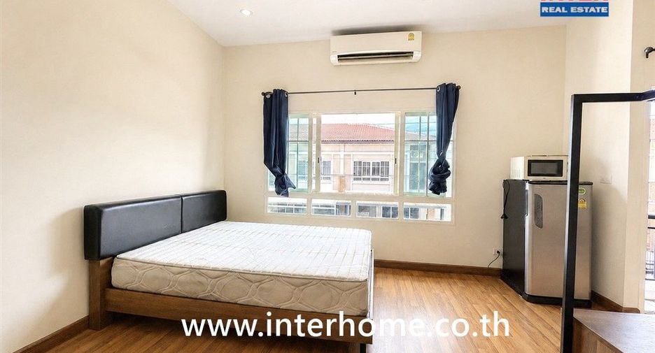 Reihenhaus zum Kauf mit 4 Zimmer in Khlong Sam Wa, Bangkok
