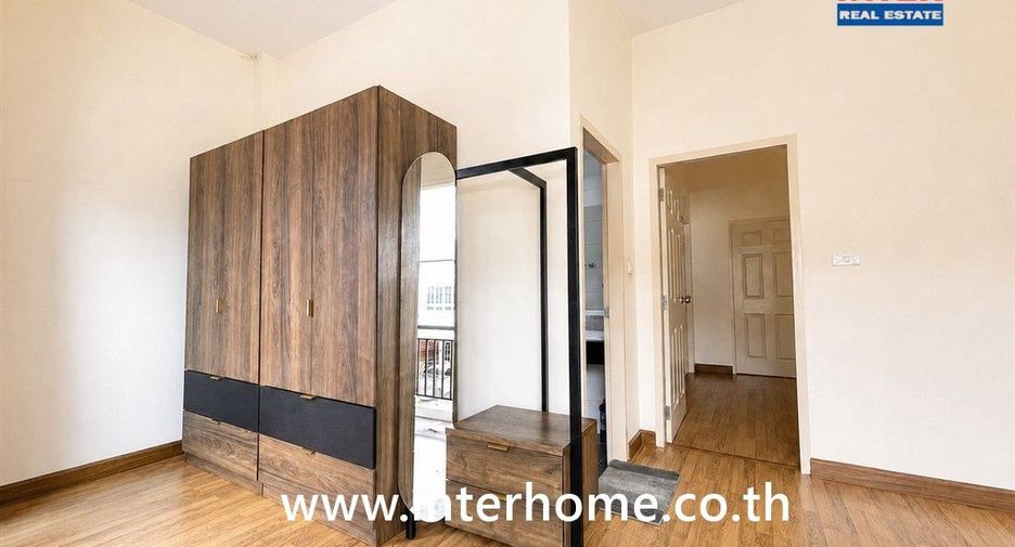 Reihenhaus zum Kauf mit 4 Zimmer in Khlong Sam Wa, Bangkok