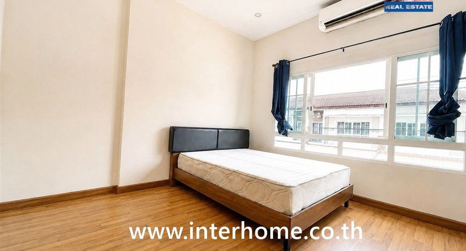 Reihenhaus zum Kauf mit 4 Zimmer in Khlong Sam Wa, Bangkok