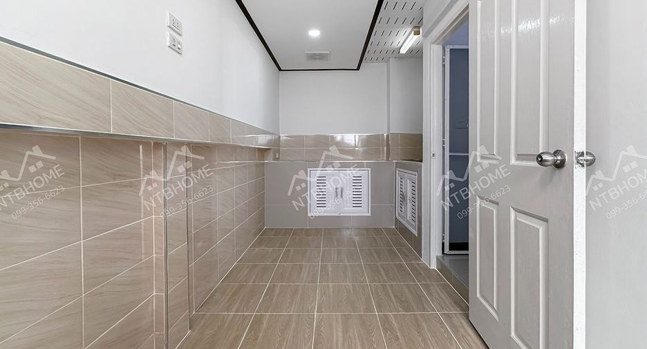 À vendre 3 chambres maison de ville à Pak Kret, Nonthaburi