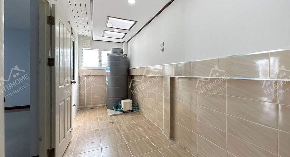 À vendre 3 chambres maison de ville à Pak Kret, Nonthaburi