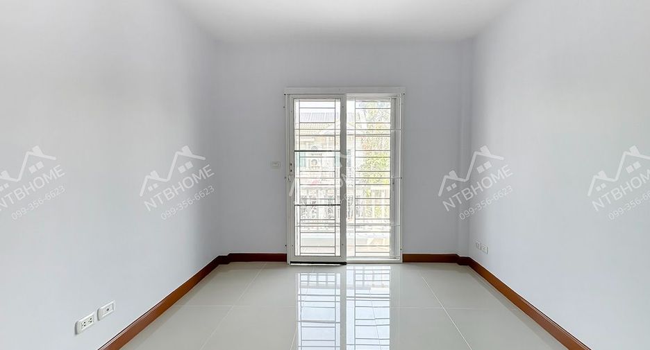 À vendre 3 chambres maison de ville à Pak Kret, Nonthaburi