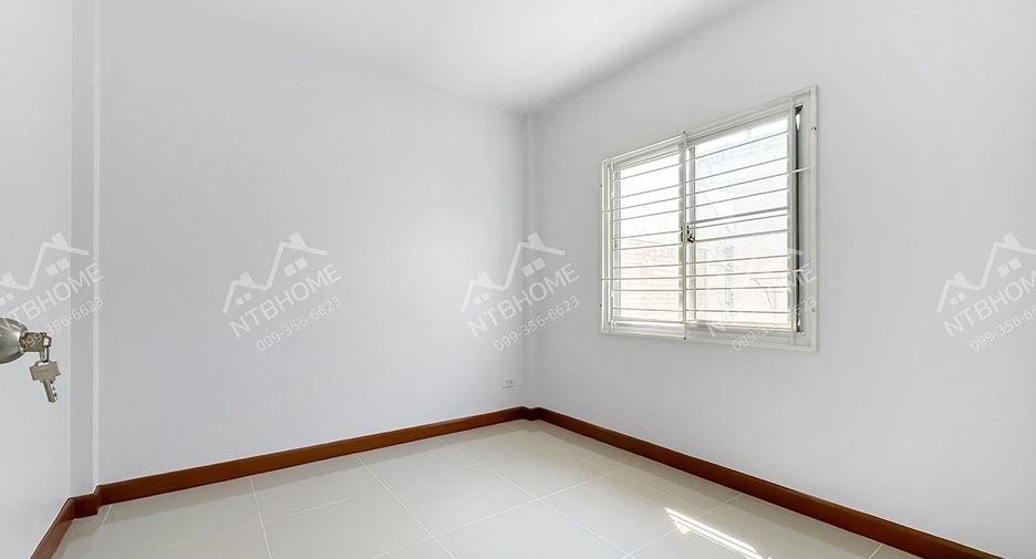 À vendre 3 chambres maison de ville à Pak Kret, Nonthaburi