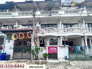 Casa adosada en venta de 4 habitaciones en Bang Khae, Bangkok
