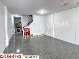 Casa adosada en venta de 4 habitaciones en Bang Khae, Bangkok