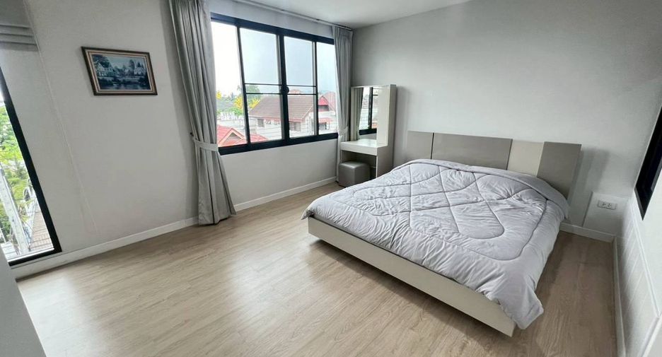 For rent 3 bedrooms townhouse in Mueang Chiang Mai, Chiang Mai