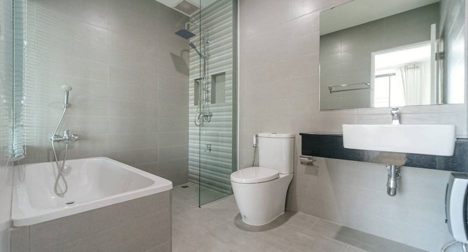 For rent 3 bedrooms townhouse in Mueang Chiang Mai, Chiang Mai
