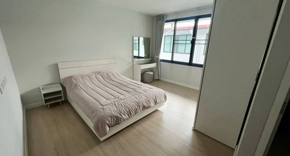 For rent 3 bedrooms townhouse in Mueang Chiang Mai, Chiang Mai