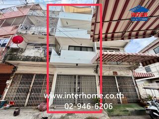 For sale 3 bedrooms retail Space in Watthana, Bangkok