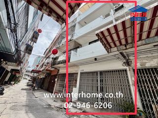 For sale 3 bedrooms retail Space in Watthana, Bangkok