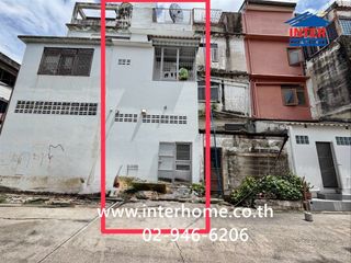 For sale 3 bedrooms retail Space in Watthana, Bangkok
