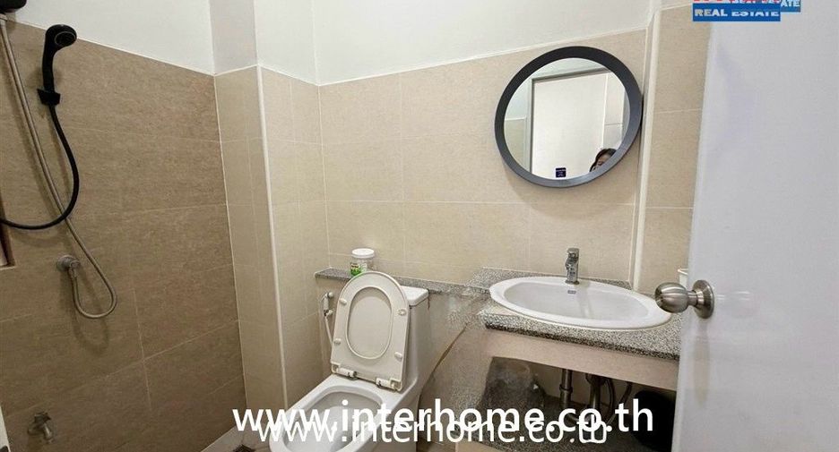 For sale 3 bedrooms retail Space in Watthana, Bangkok