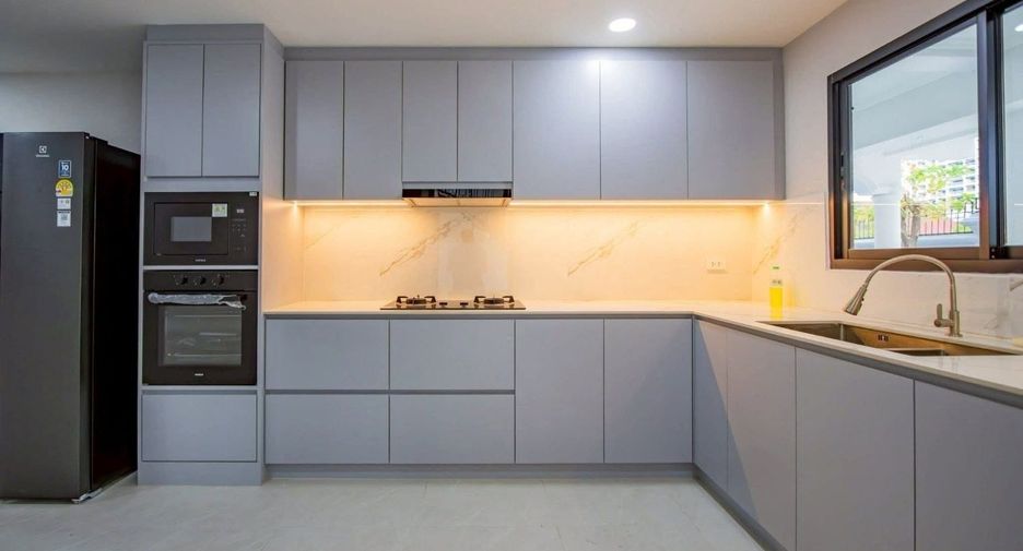 For rent 7 bedrooms villa in Jomtien, Pattaya