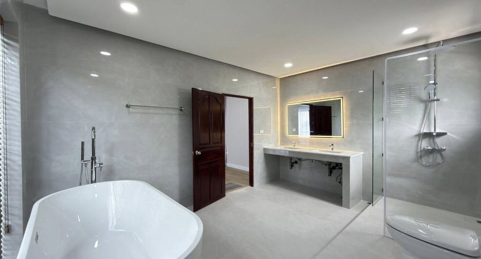 For rent 7 bedrooms villa in Jomtien, Pattaya