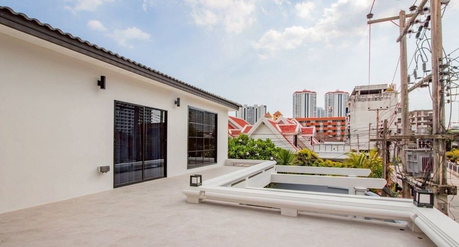 For rent 7 bedrooms villa in Jomtien, Pattaya