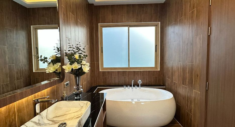 À vendre 4 chambres villa à Bang Lamung, Chonburi