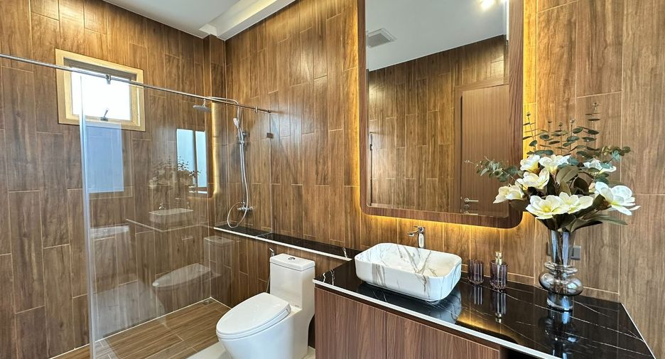 À vendre 4 chambres villa à Bang Lamung, Chonburi