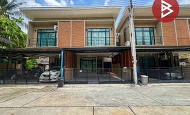 À vendre 3 chambres maison de ville à Mueang Chon Buri, Chonburi