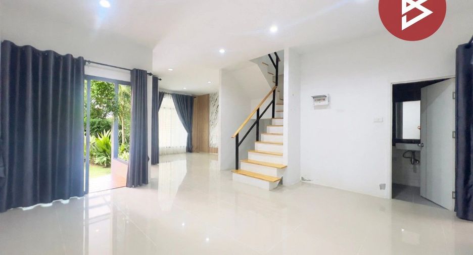 À vendre 3 chambres maison de ville à Mueang Chon Buri, Chonburi