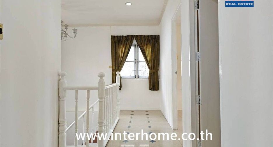 Casa en venta de 4 habitaciones en Lat Krabang, Bangkok