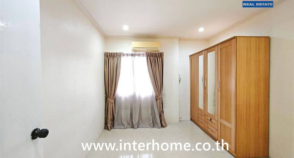 Casa en venta de 4 habitaciones en Lat Krabang, Bangkok