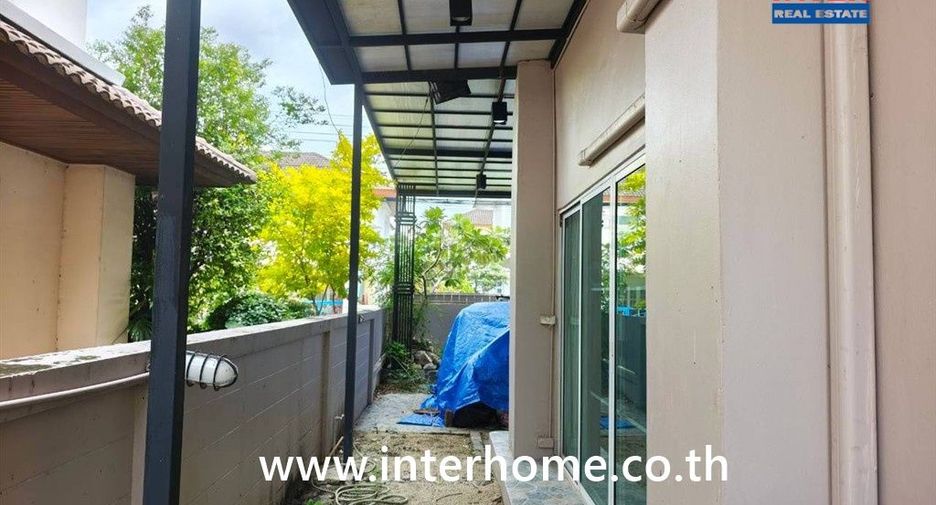 Casa en venta de 4 habitaciones en Lat Krabang, Bangkok