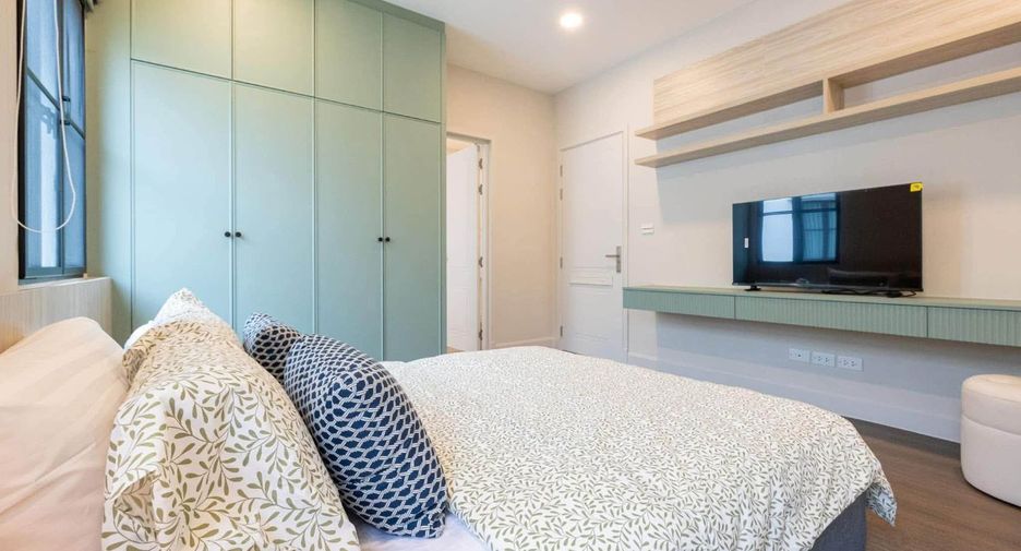 For rent and for sale 4 bedrooms house in Saphan Sung, Bangkok
