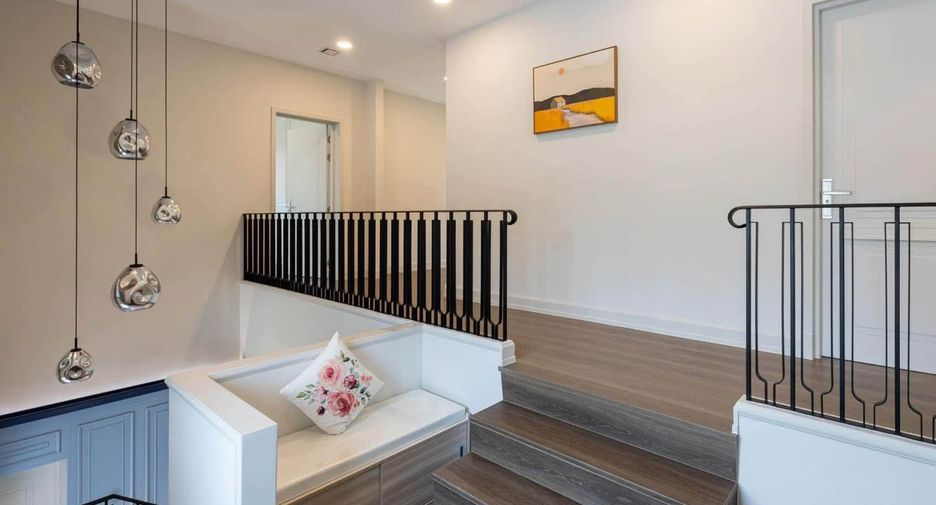 For rent and for sale 4 bedrooms house in Saphan Sung, Bangkok