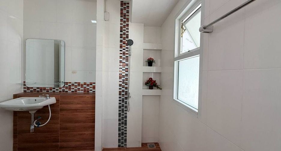 Haus zum Kauf mit 5 Zimmer in Nong Chok, Bangkok